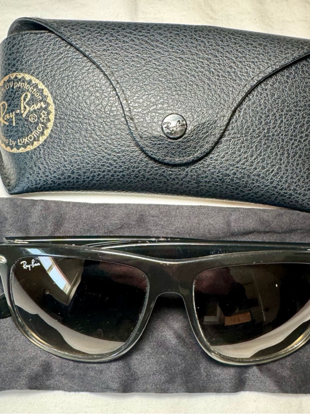 Ray-Ban Men’s Black Sunglasses with Black Case